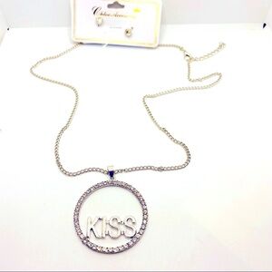 Necklace Kiss Crystal in Silver tone. ADORABLE